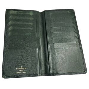 Authentic Louis Vuitton Brazza Wallet Green Taiga Leather DISCONTINUED